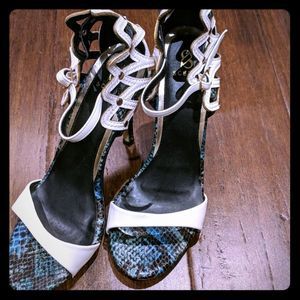 Super elegant faux snakeskin green and white heels!